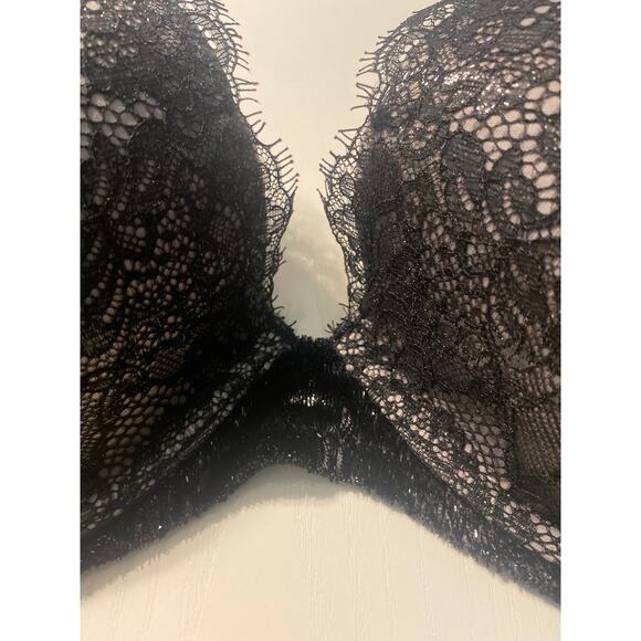34DD Victoria’s Secret black bra - Picture 3 of 8
